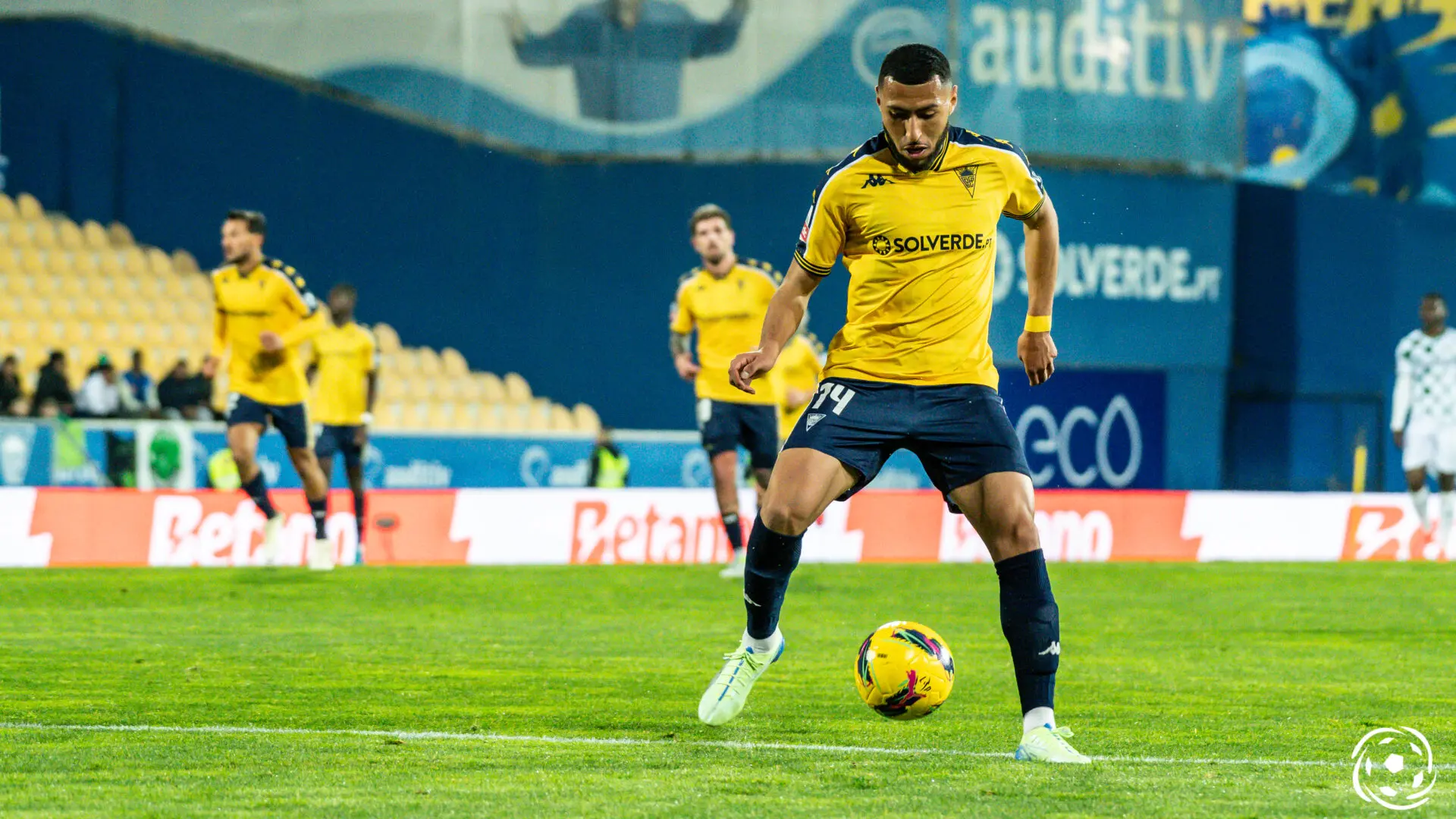 Yanis Begraoui aponta ao Mundial 2026 e revela uma das suas inspirações: «Tento aprender muito com ele»